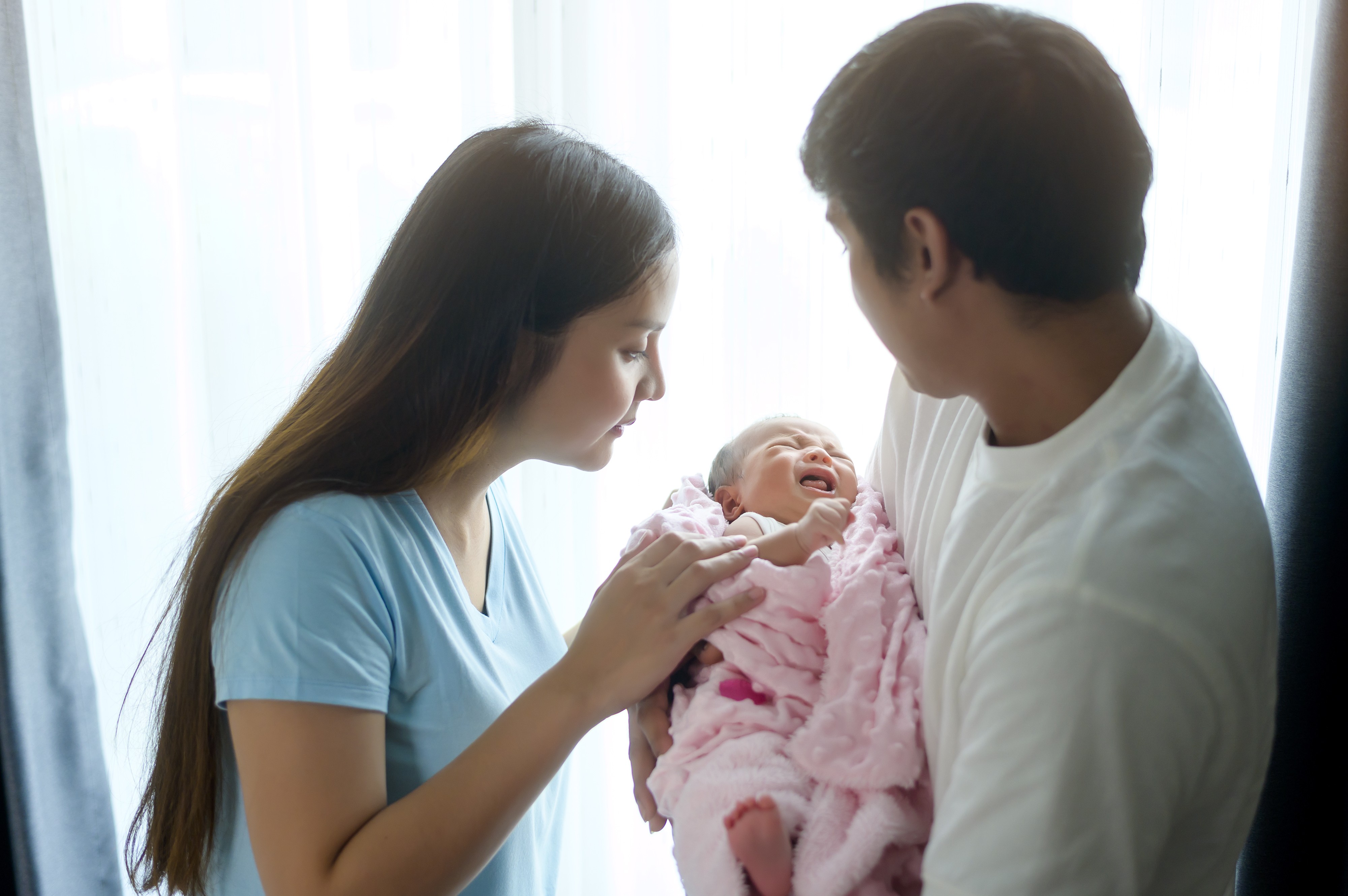 baby blues, penyebab baby blues, postpartum depression, cara mengatasi baby blues, peran suami baby blues, Bunda, si Kecil